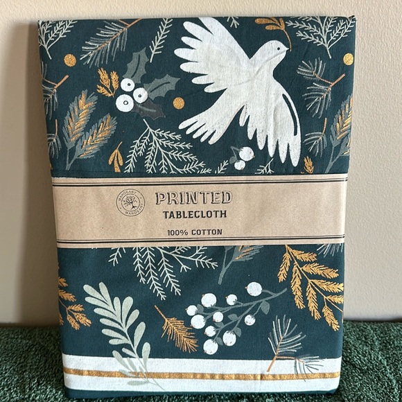 Mahogany Joy Printed Tablecloth Rectangle 60”x90” Green Ivory Gold NEW - Picture 1 of 7
